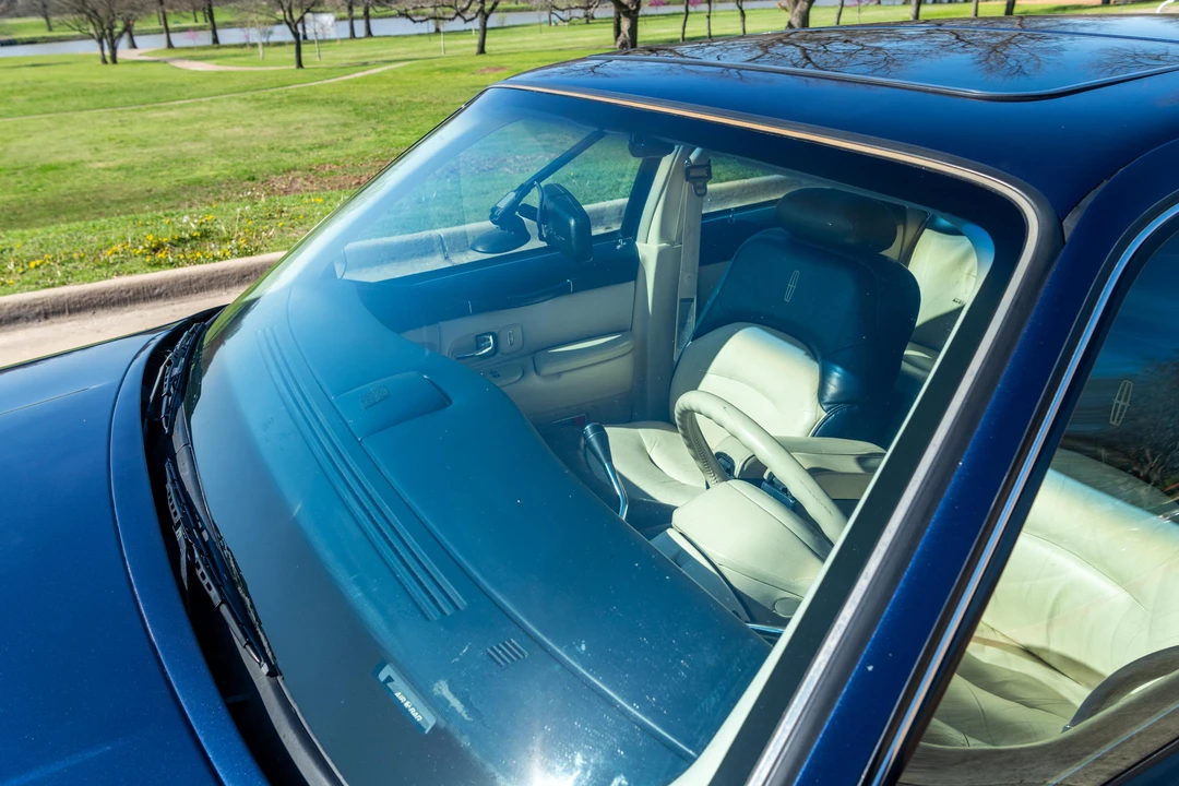 1995 Lincoln Town Car - Image 15 of 31