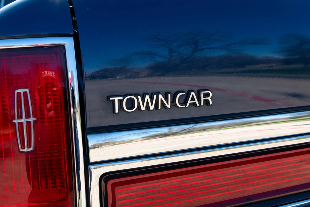 1995 Lincoln Town Car - Image 21 of 31