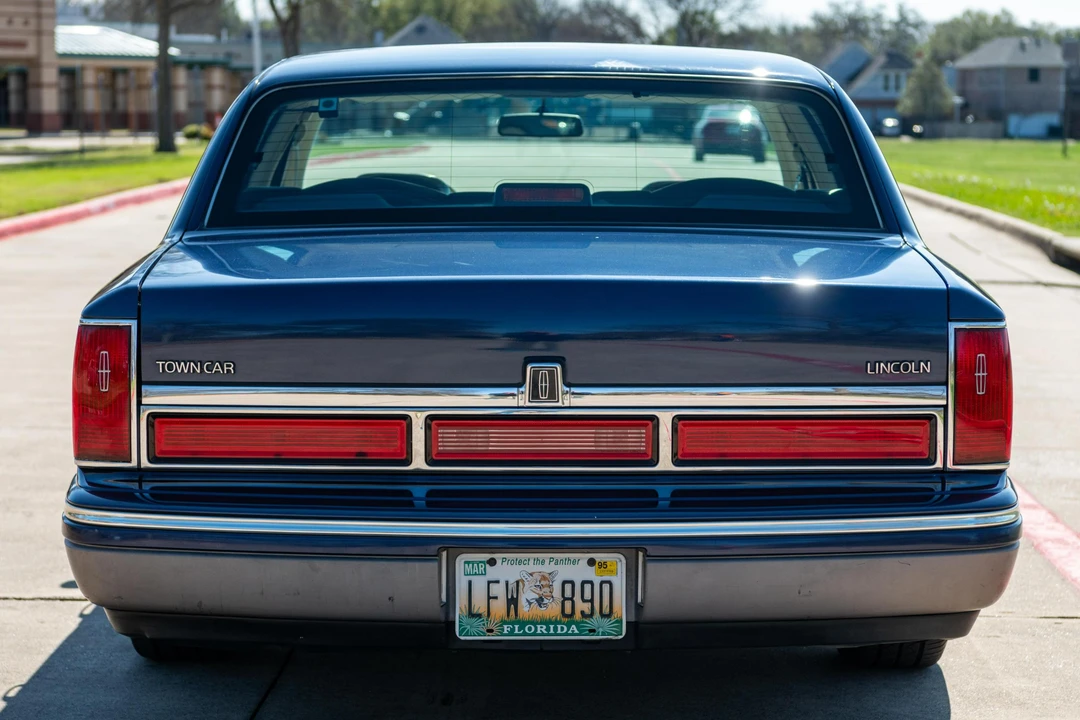1995 Lincoln Town Car - Image 5 of 31