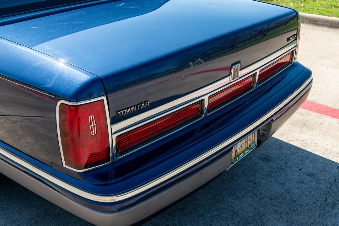 1995 Lincoln Town Car - Image 22 of 31