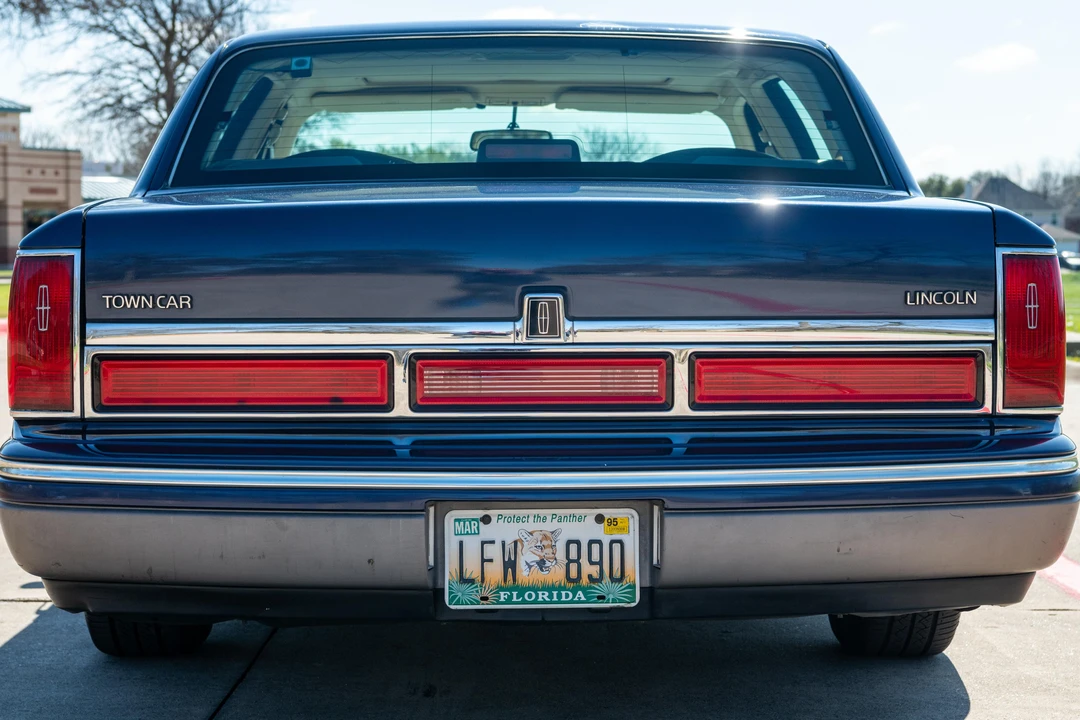 1995 Lincoln Town Car - Image 23 of 31