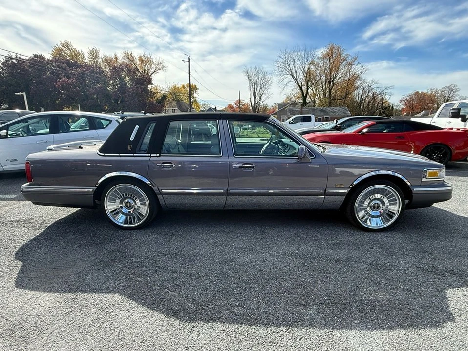 1995 Lincoln Town Car - Image 10 of 20