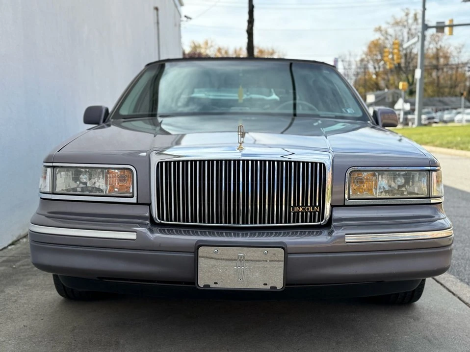 1995 Lincoln Town Car - Image 11 of 20