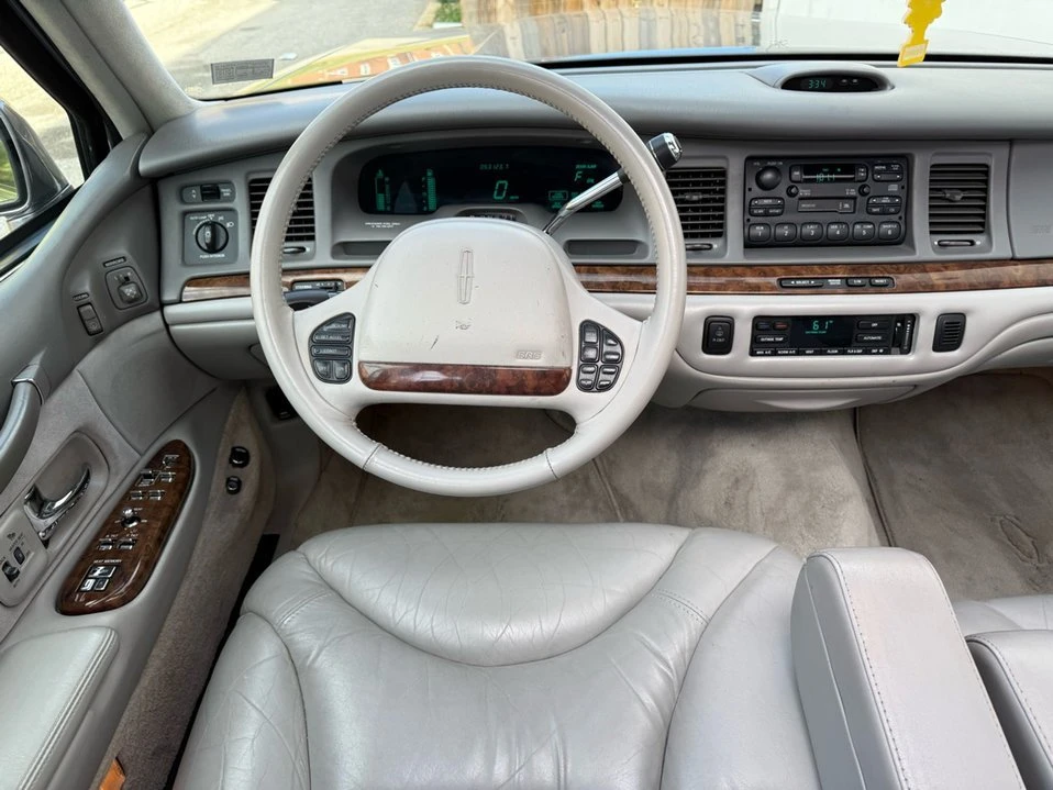 1995 Lincoln Town Car - Image 5 of 20