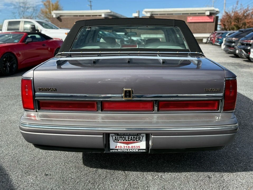 1995 Lincoln Town Car - Image 8 of 20
