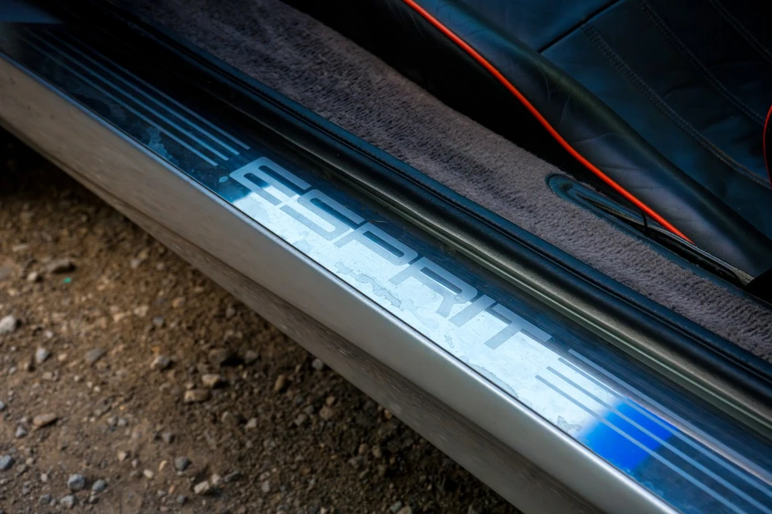 1995 Lotus Esprit Series 4 - Image 12 of 30