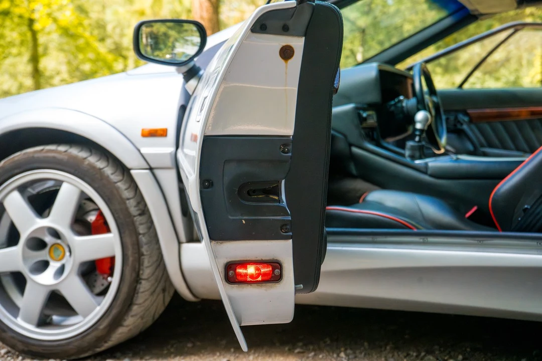 1995 Lotus Esprit Series 4 - Image 11 of 30