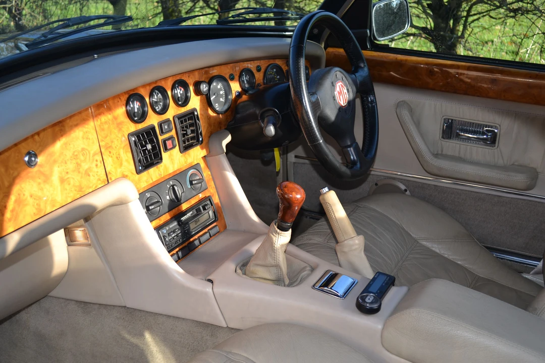 1995 MG RV8 - Image 5 of 12