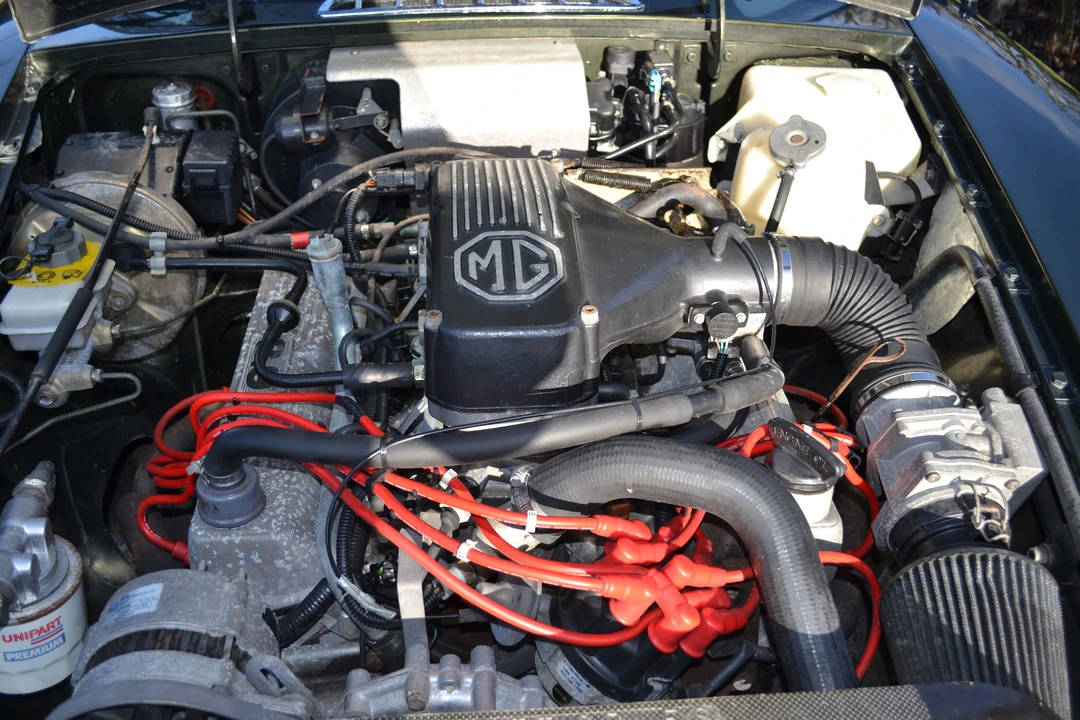 1995 MG RV8 - Image 2 of 12