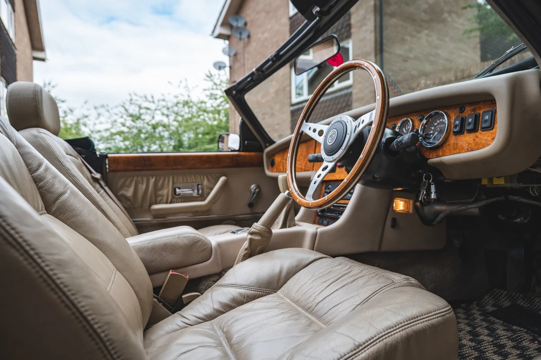 1995 MG RV8 - Image 24 of 30