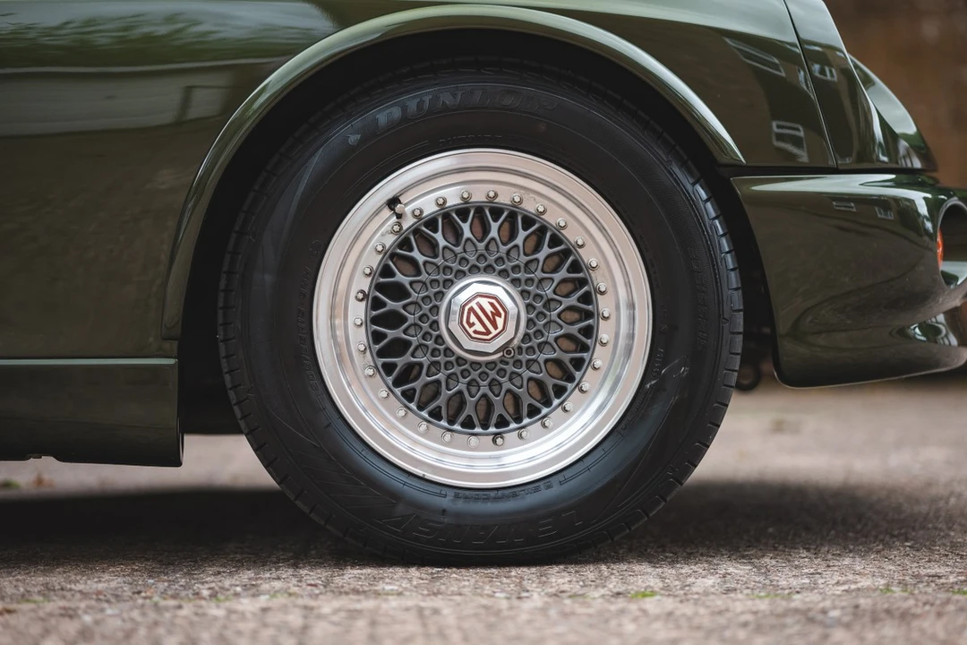 1995 MG RV8 - Image 20 of 30