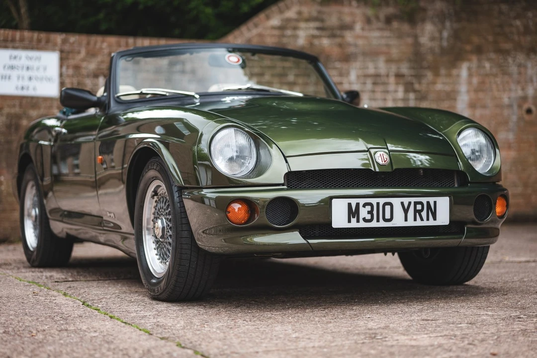 1995 MG RV8 - Image 4 of 30