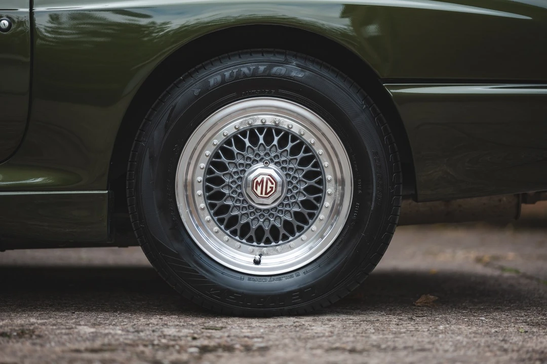 1995 MG RV8 - Image 18 of 30