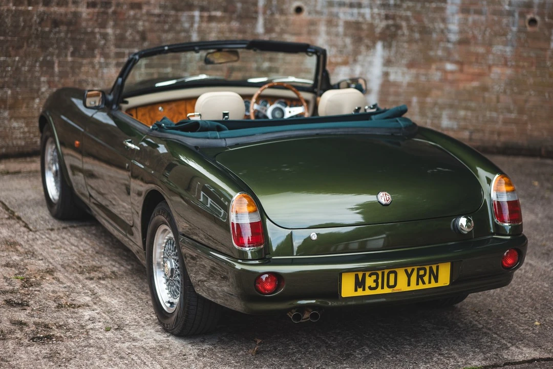 1995 MG RV8 - Image 15 of 30
