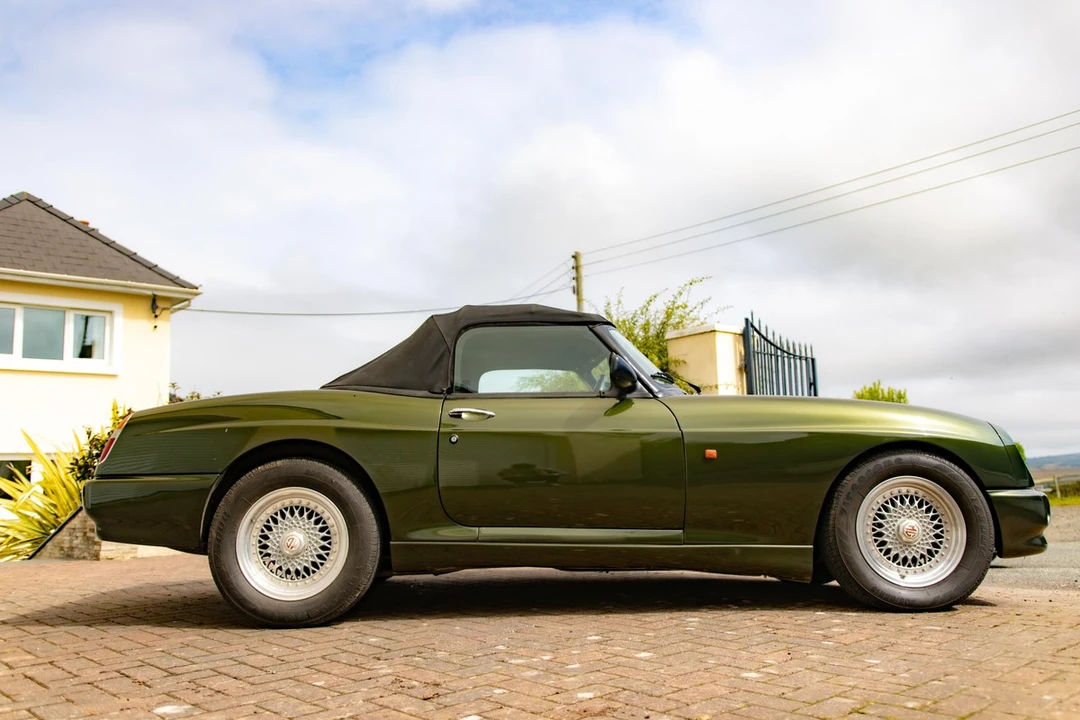 1995 MG RV8 - Image 13 of 30