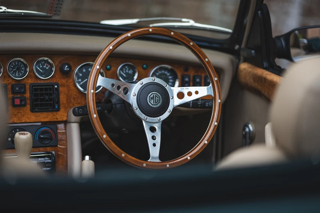 1995 MG RV8 - Image 29 of 30