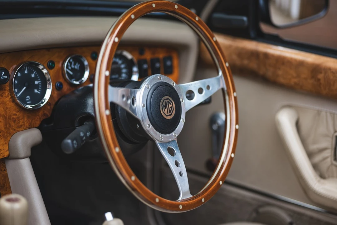 1995 MG RV8 - Image 27 of 30