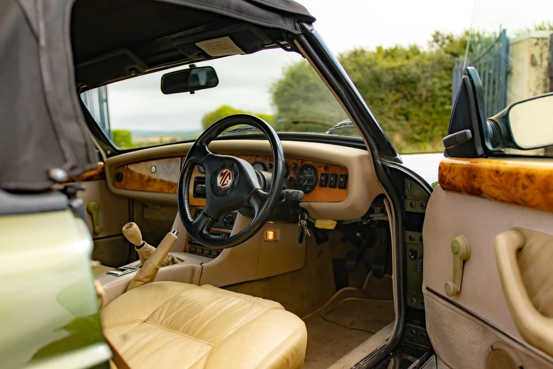 1995 MG RV8 - Image 22 of 30
