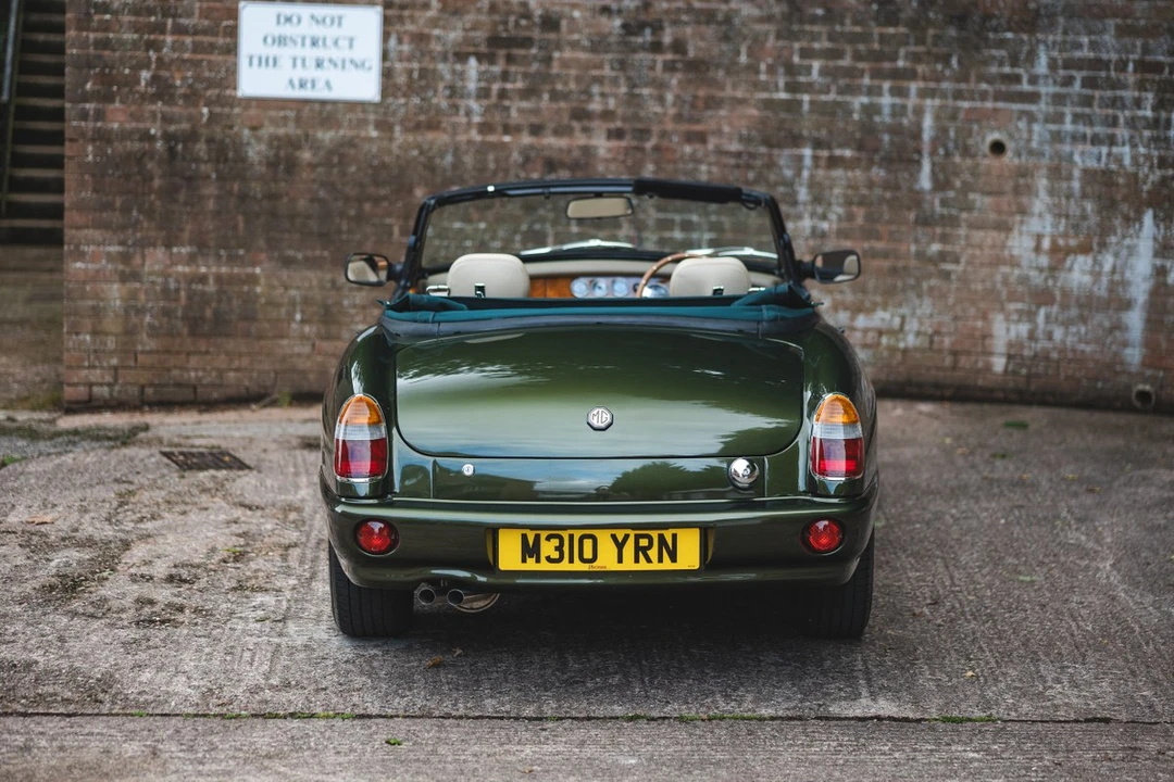 1995 MG RV8 - Image 10 of 30
