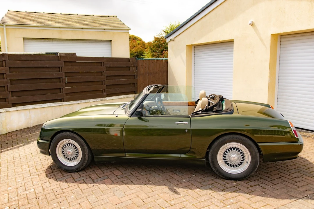 1995 MG RV8 - Image 4 of 30