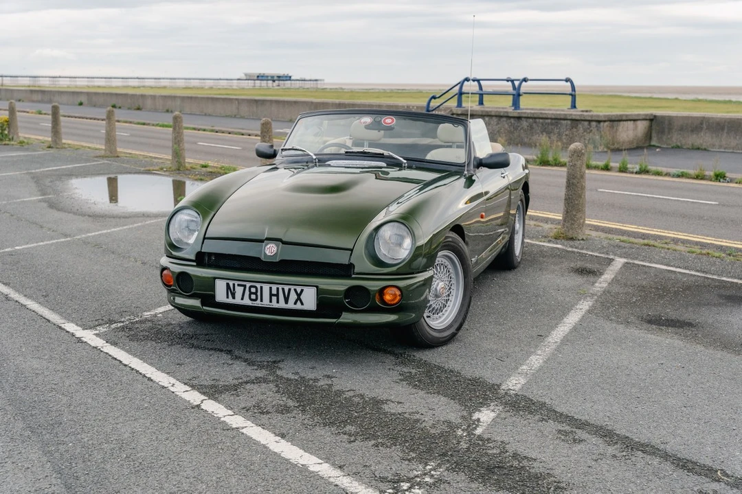 1995 MG RV8 - Image 2 of 30