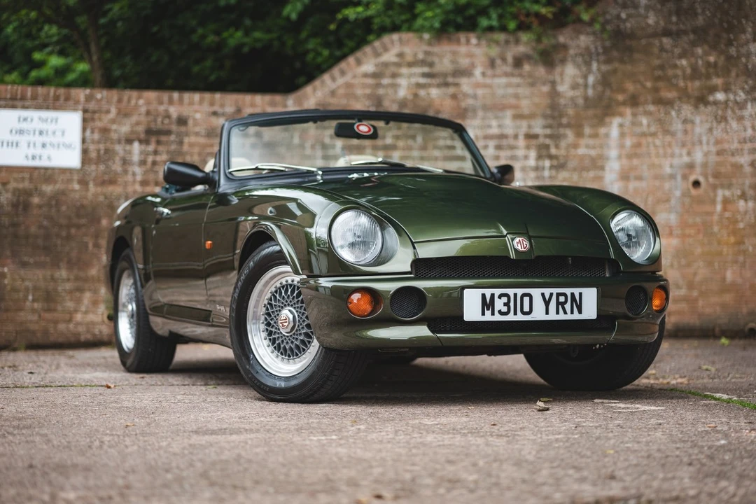 1995 MG RV8 - Image 2 of 30