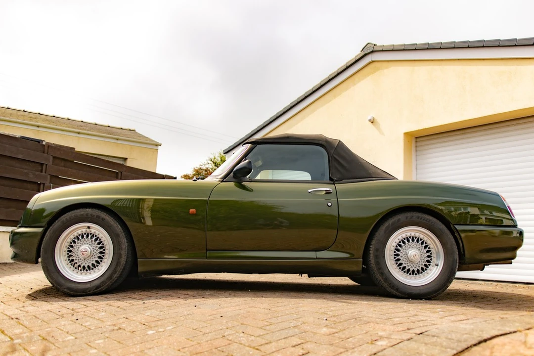 1995 MG RV8 - Image 10 of 30