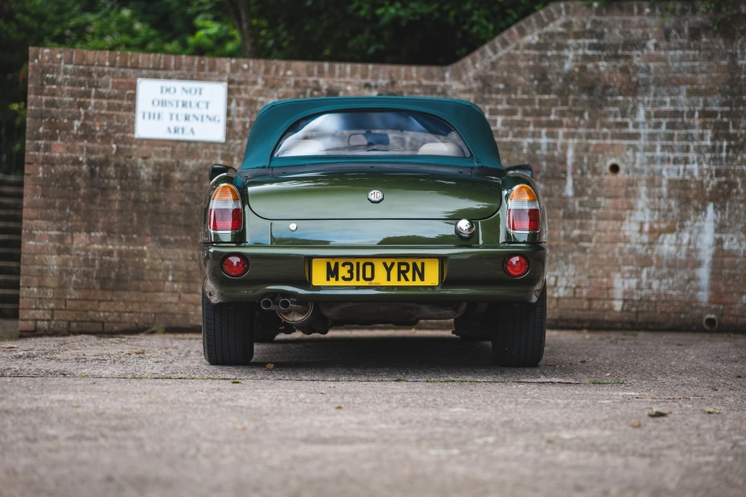 1995 MG RV8 - Image 11 of 30