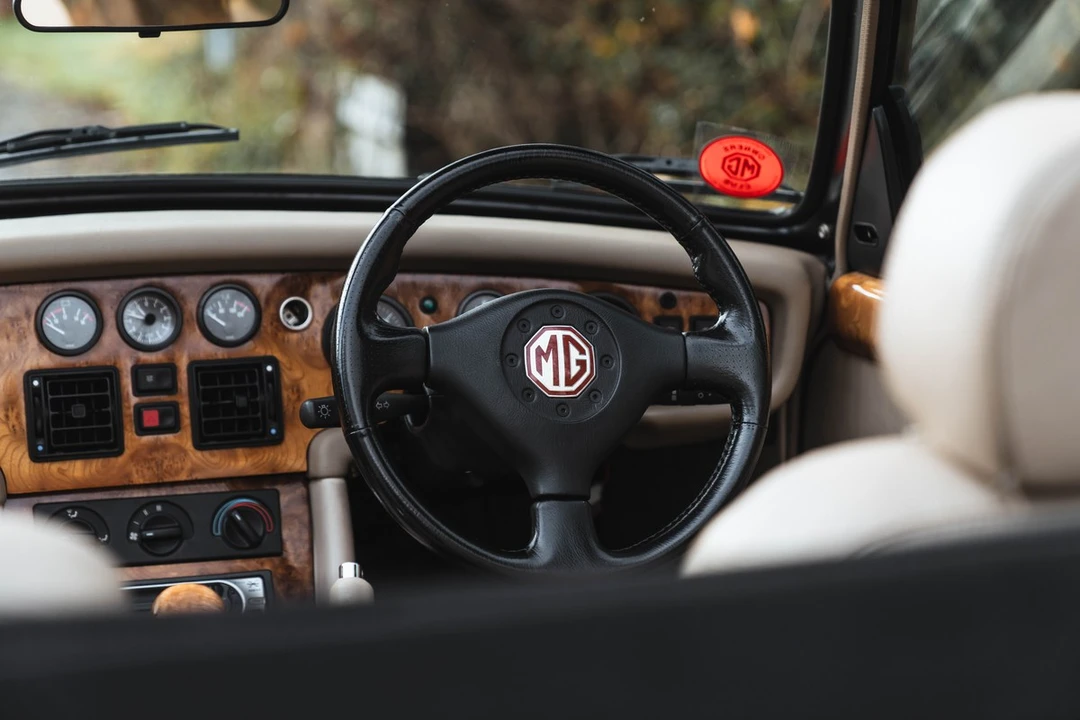 1995 MG RV8 - Image 29 of 30