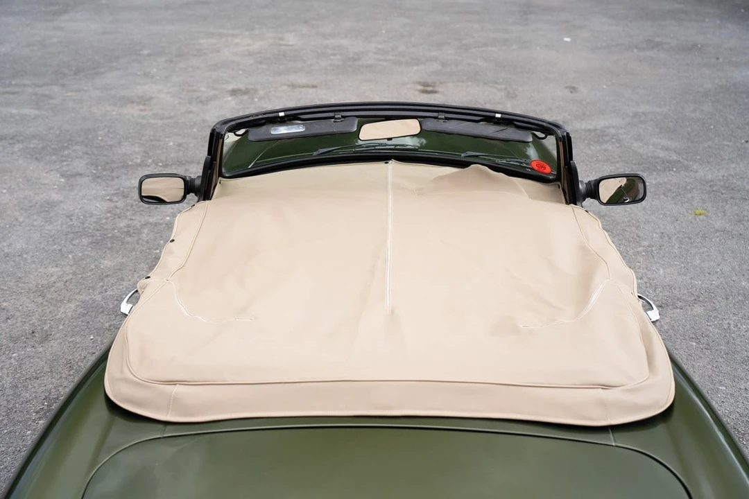 1995 MG RV8 - Image 24 of 30