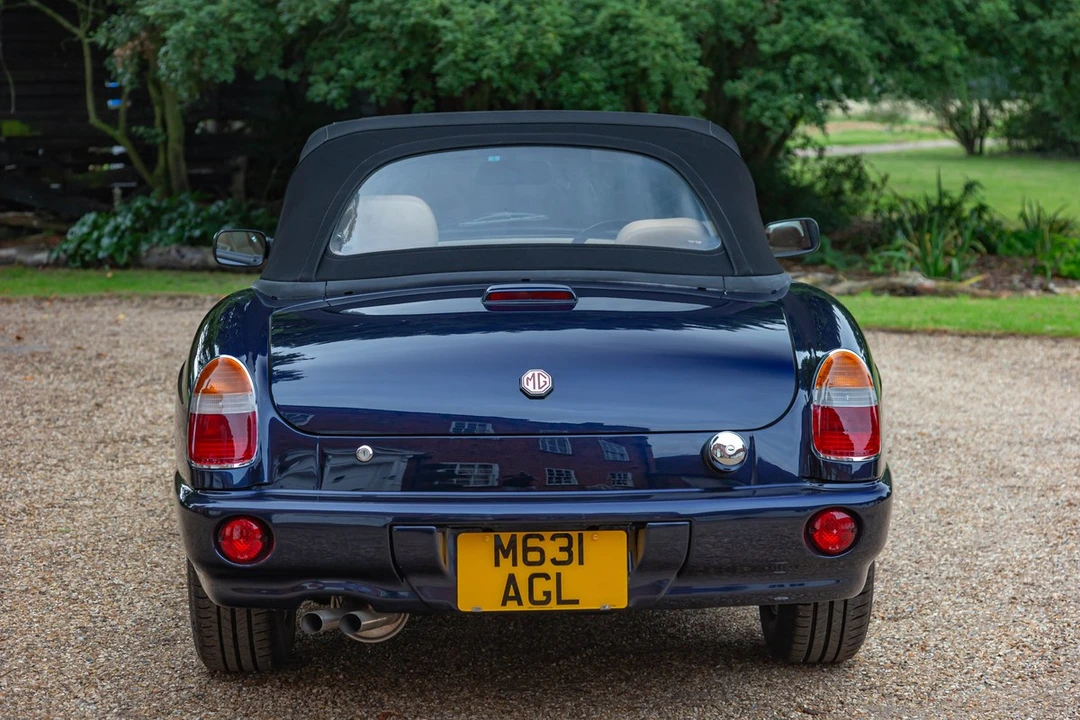 1995 MG RV8 - Image 17 of 30