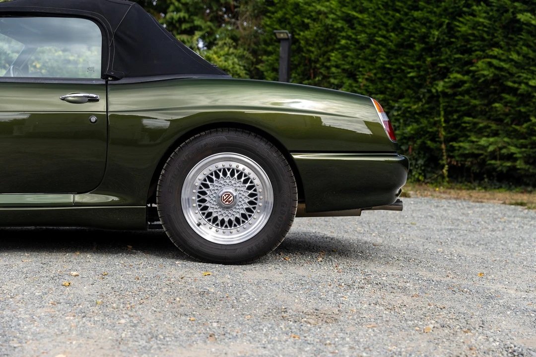 1995 MG RV8 - Image 18 of 30