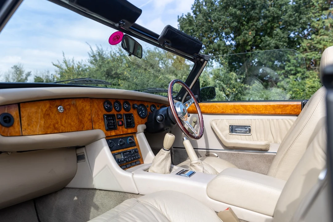 1995 MG RV8 - Image 22 of 30