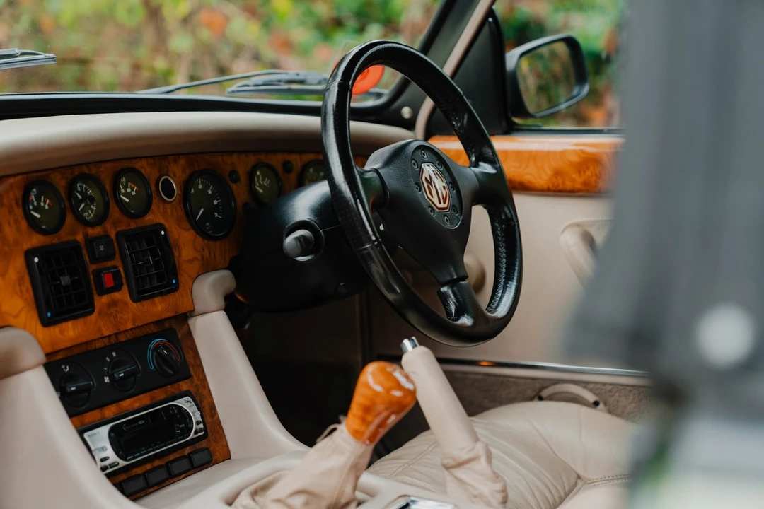 1995 MG RV8 - Image 21 of 30