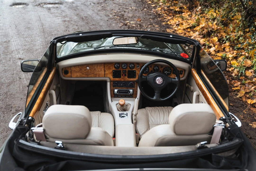 1995 MG RV8 - Image 22 of 30
