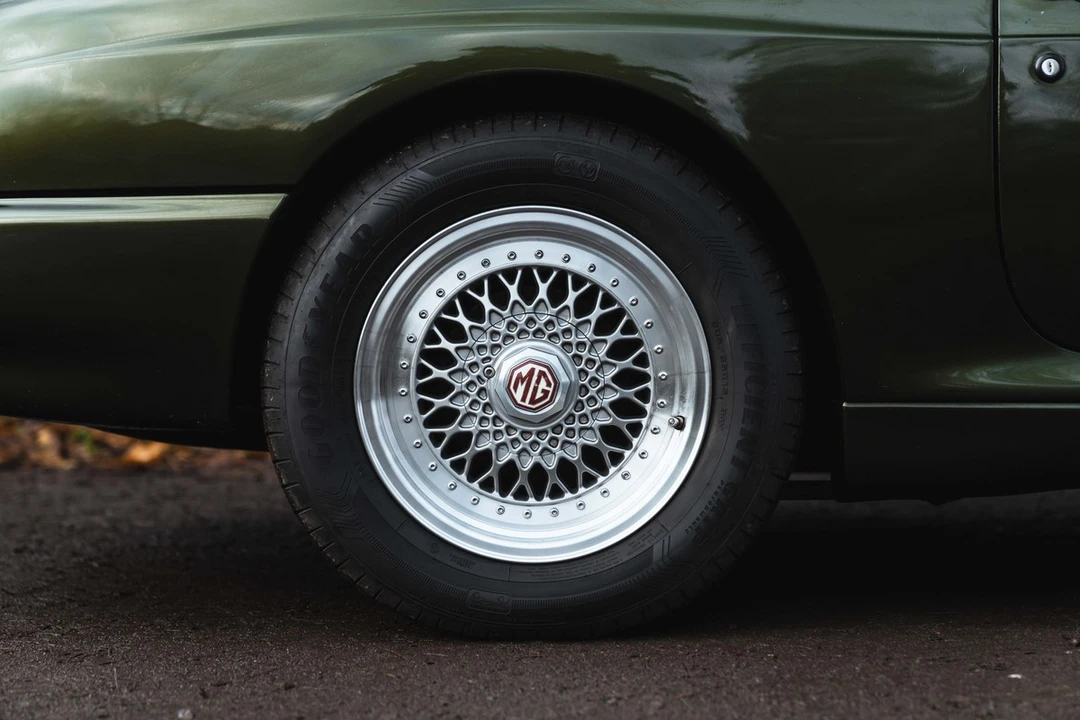 1995 MG RV8 - Image 15 of 30