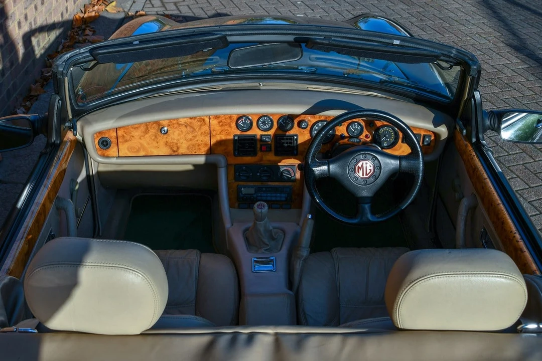 1994 MG RV8 - Image 27 of 30