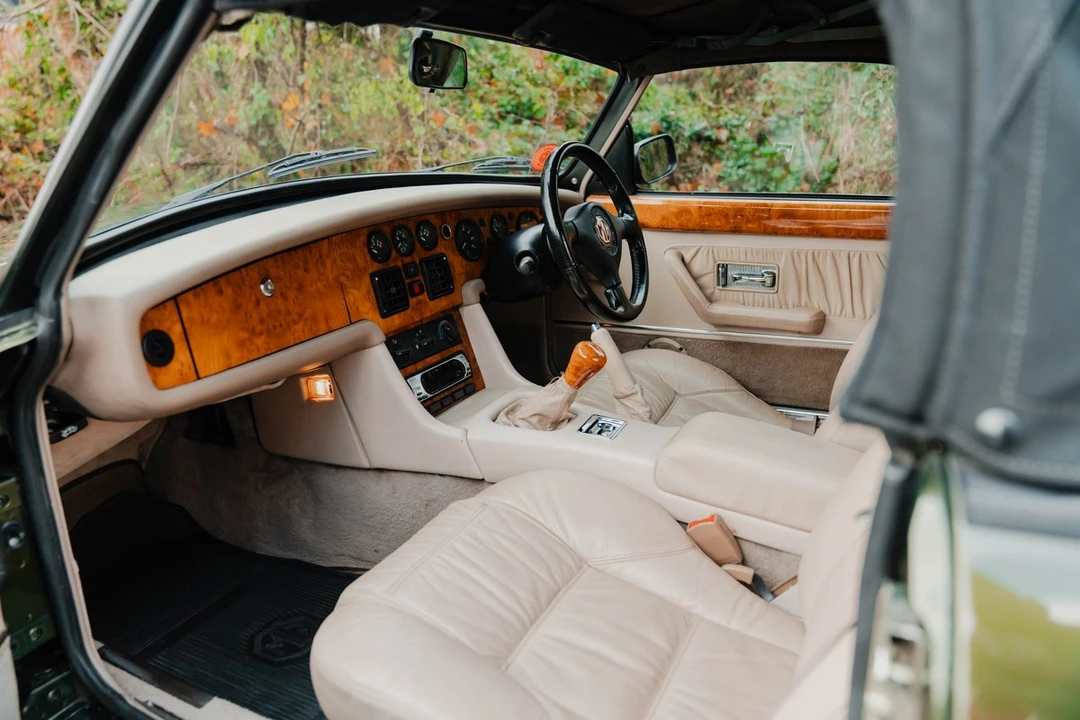 1995 MG RV8 - Image 19 of 30