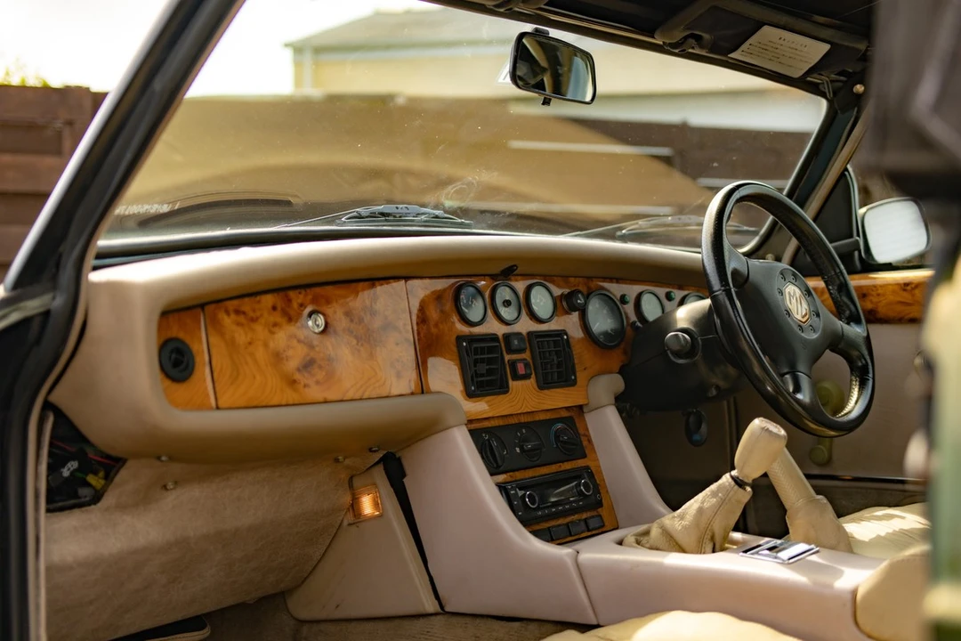 1995 MG RV8 - Image 26 of 30