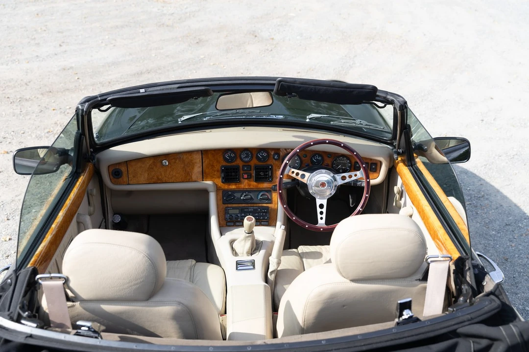 1995 MG RV8 - Image 24 of 30