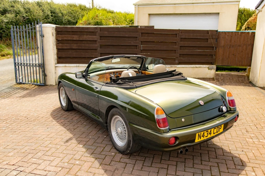 1995 MG RV8 - Image 2 of 30