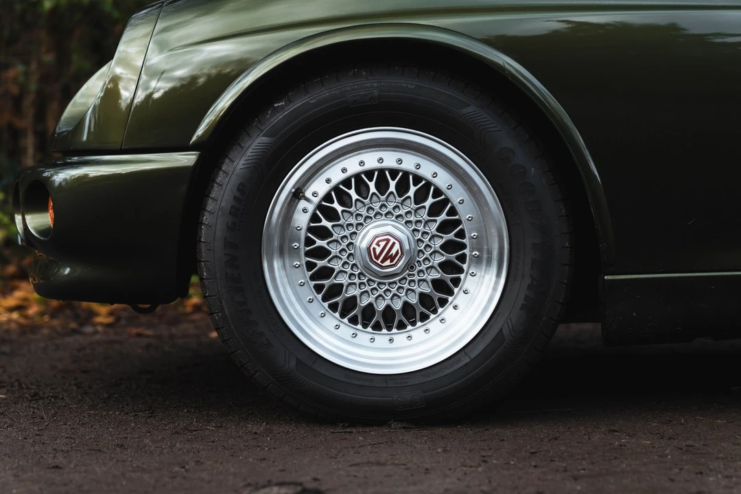1995 MG RV8 - Image 16 of 30