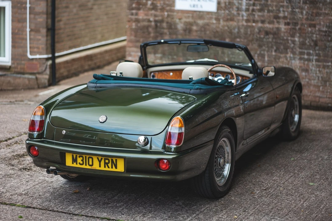 1995 MG RV8 - Image 14 of 30