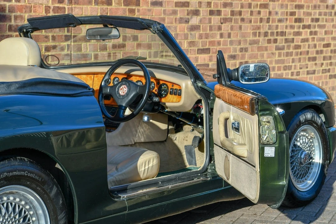 1994 MG RV8 - Image 29 of 30
