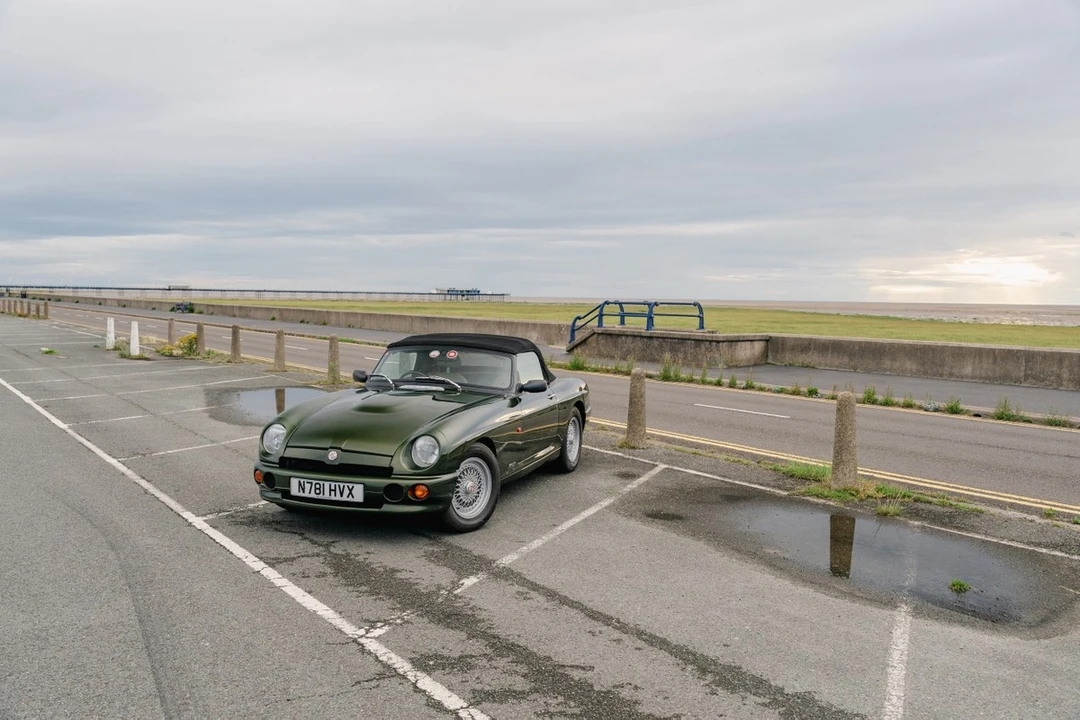1995 MG RV8 - Image 27 of 30