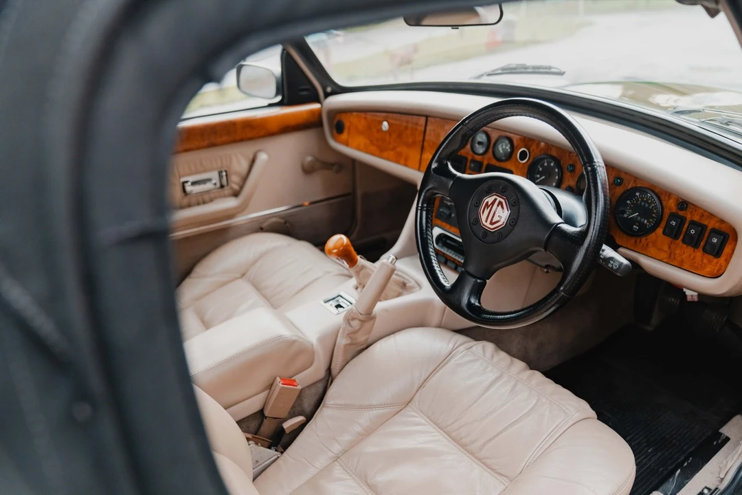 1995 MG RV8 - Image 20 of 30