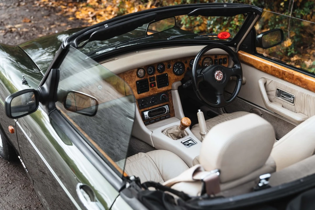 1995 MG RV8 - Image 23 of 30