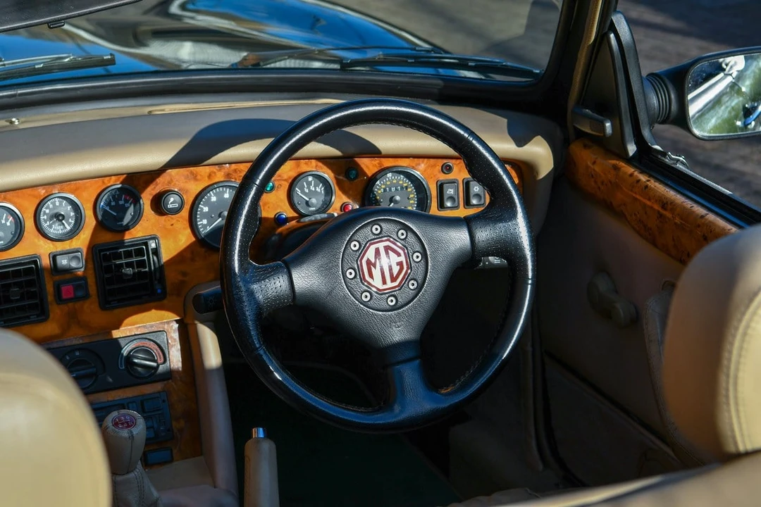 1994 MG RV8 - Image 28 of 30
