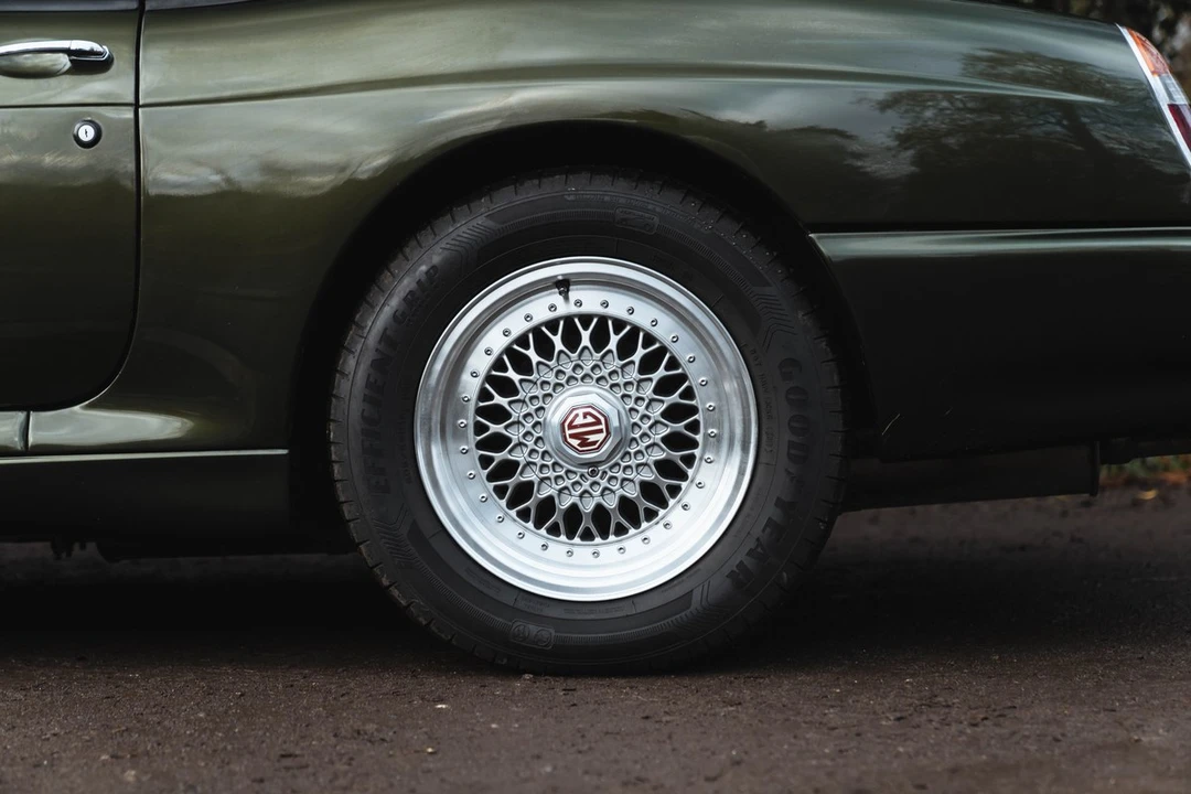 1995 MG RV8 - Image 14 of 30