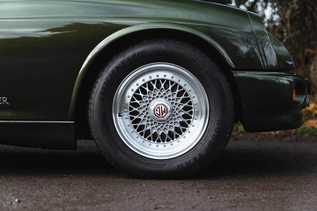 1995 MG RV8 - Image 17 of 30